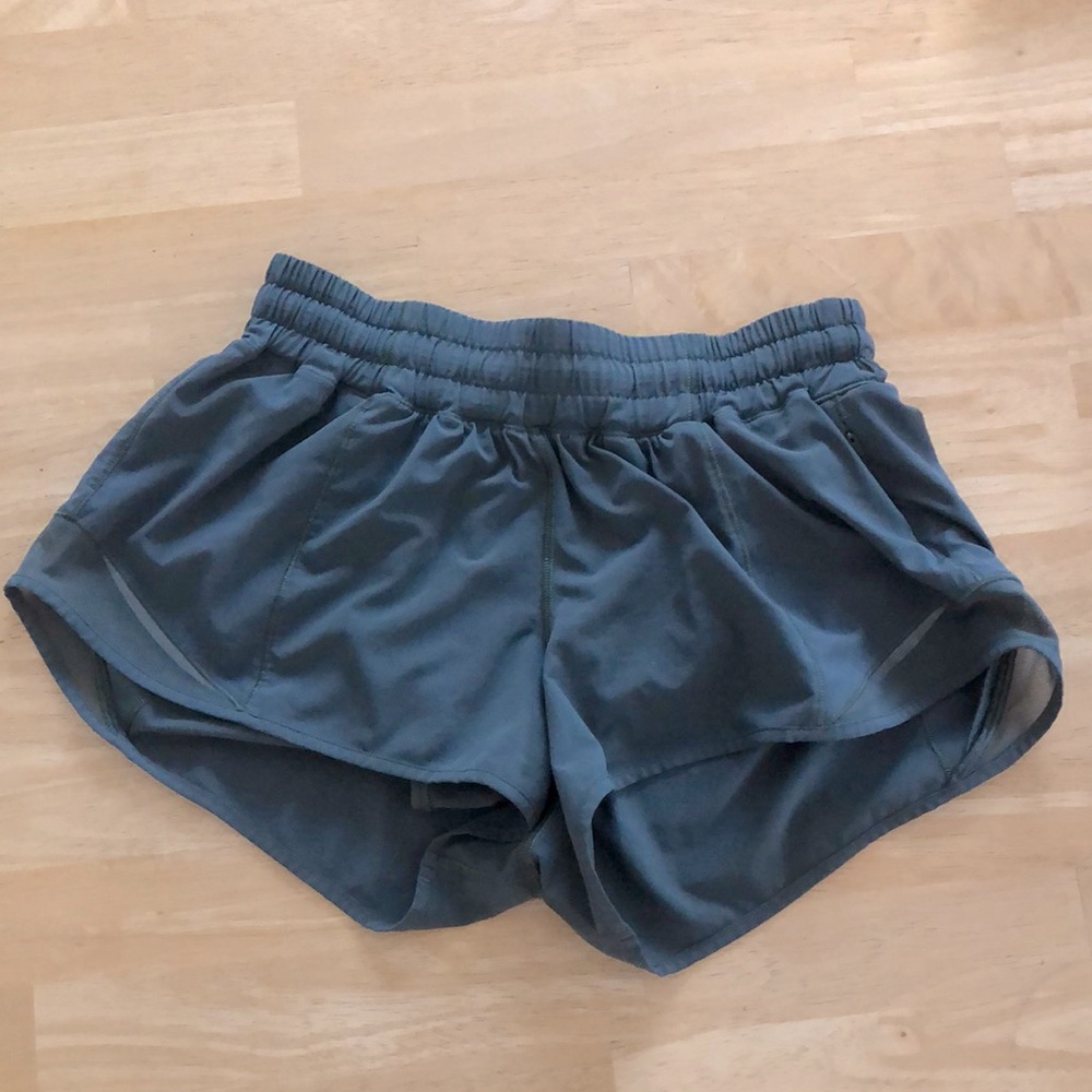 Lululemon Hotty Hot Low-Rise Shorts 2.5” Inseam - Dark Green Size 6